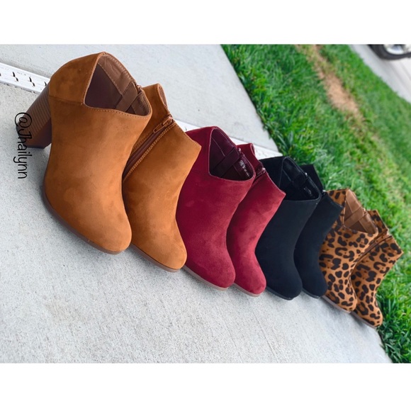 Tan ankle side zipper bootie - Picture 4 of 4